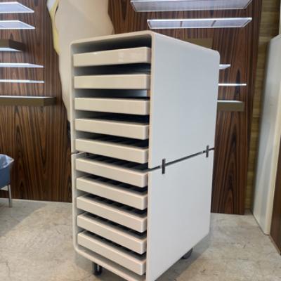 Cassettiera a 10 cassetti in Krion